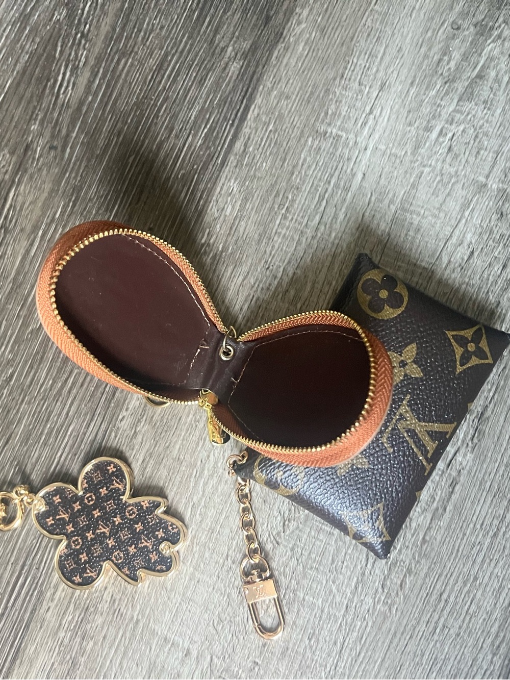 Louis Vuitton Monogram Brown & Tan Key Pouch with Charm and Card Holder - Picture 2 of 11